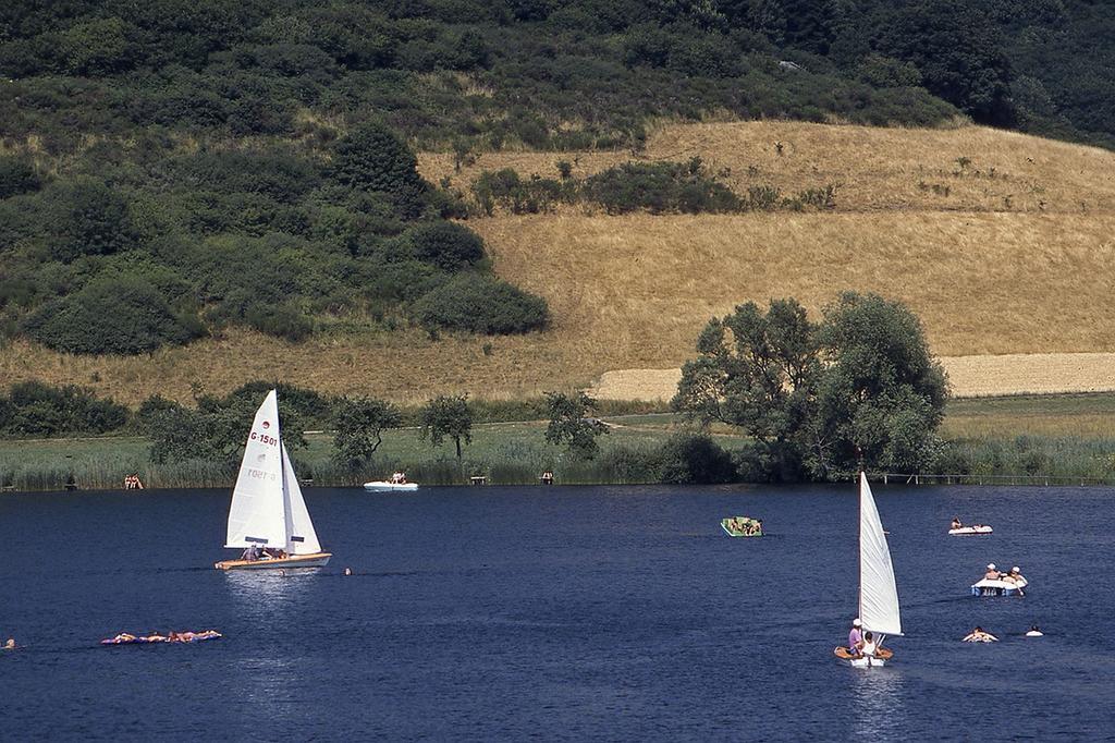 Ferienwohnung Seeblick Schalkenmehren Bilik gambar