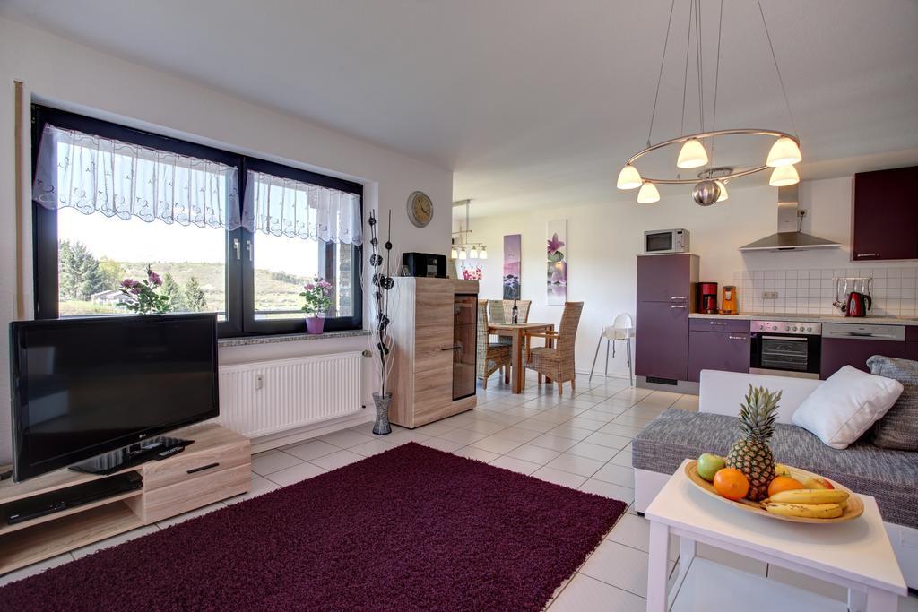 Ferienwohnung Seeblick Schalkenmehren Bilik gambar