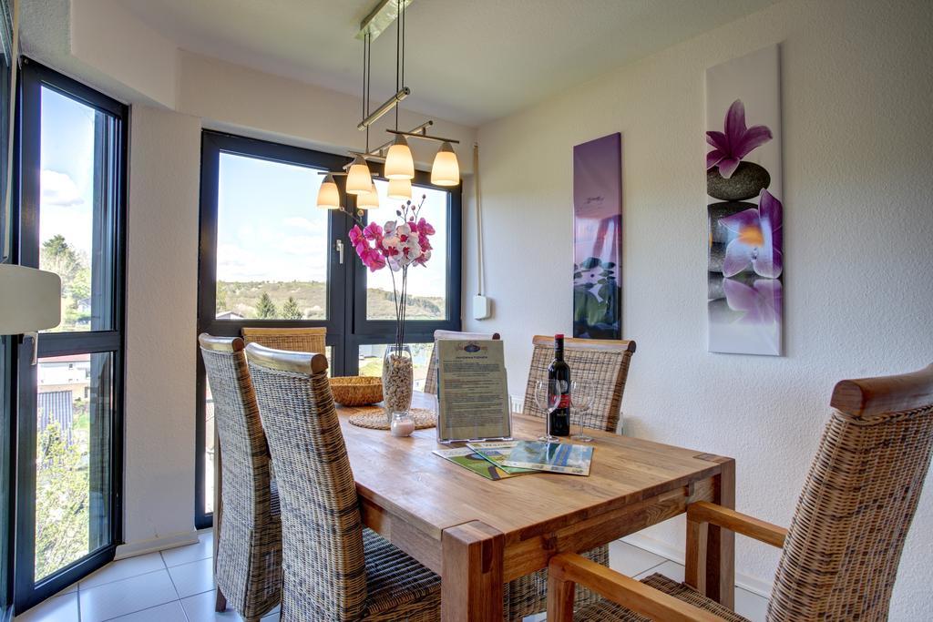 Ferienwohnung Seeblick Schalkenmehren Bilik gambar